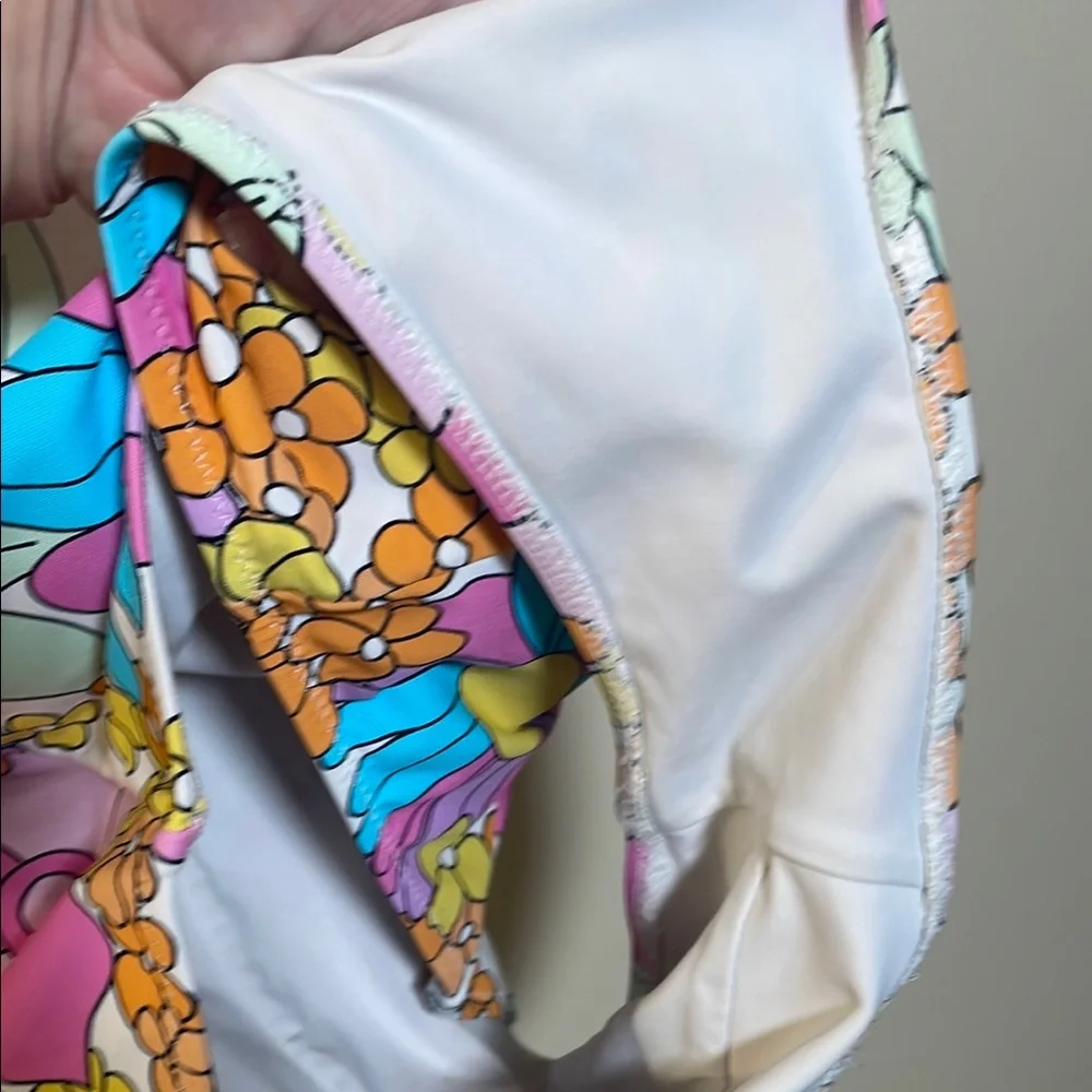 VETCHY Montego Underwire Floral Swimsuit - with Removable Belt - Picture 10 of 14